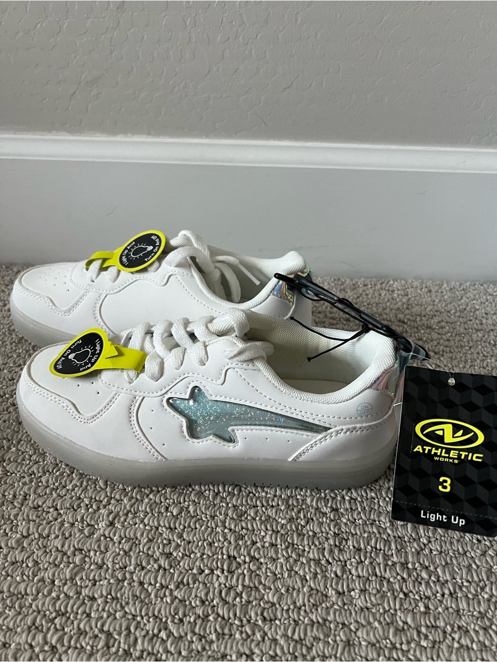 Athletic Works Girls Court Light-Up Sneakers size3 NWT $15